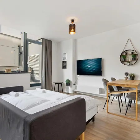 Lam Yacht Club - Terrace 10m2 * Bratislava